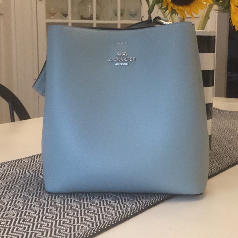 Large coach town bucket